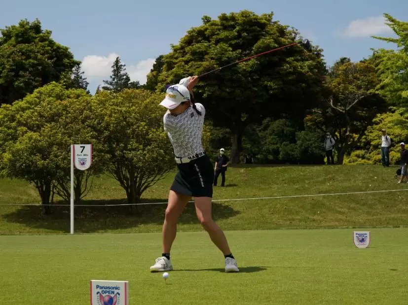 岩井千怜のドライバースイング