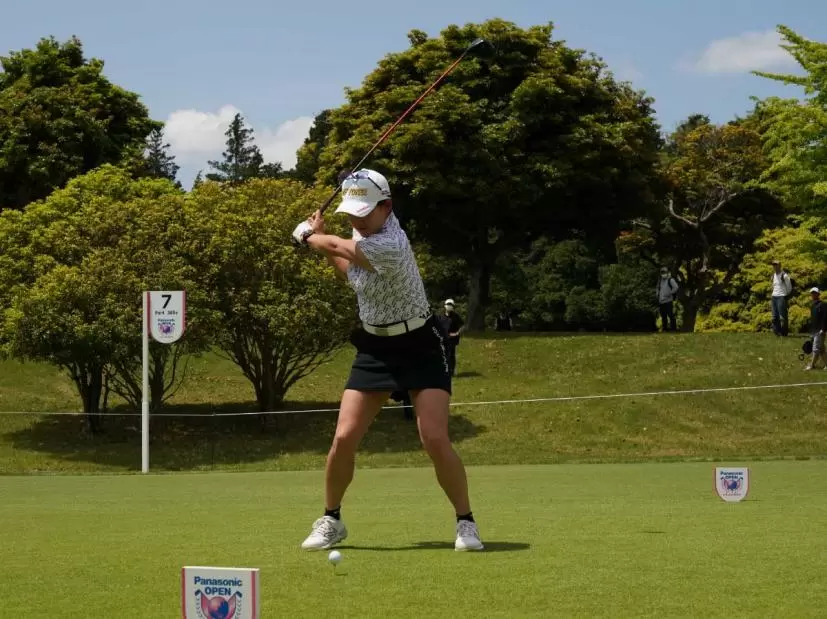 岩井千怜のドライバースイング