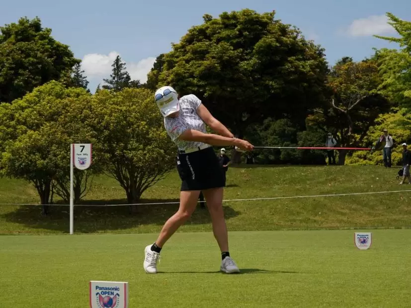 岩井千怜のドライバースイング