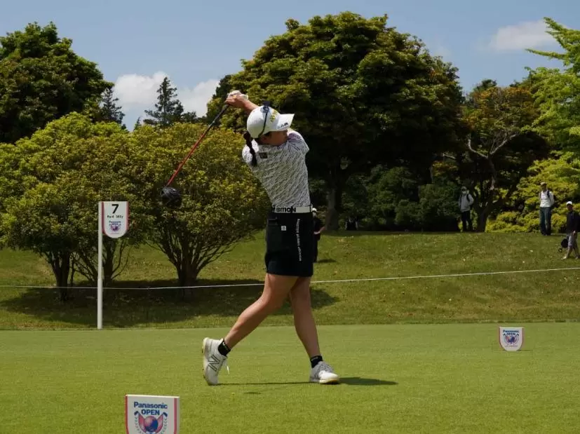 岩井千怜のドライバースイング