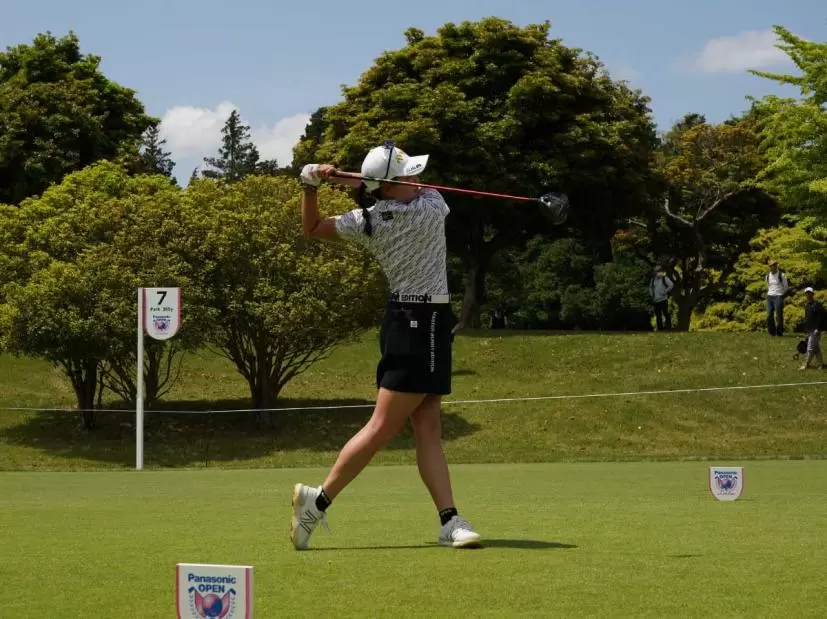 岩井千怜のドライバースイング