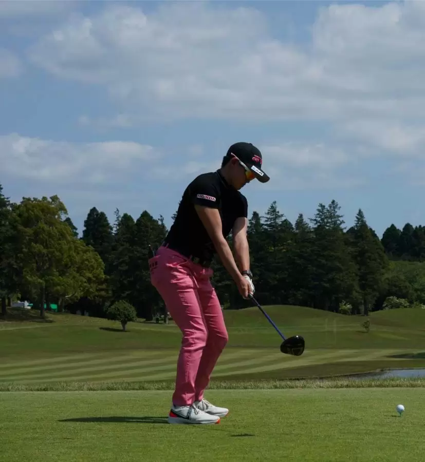 岩井明愛のドライバースイング