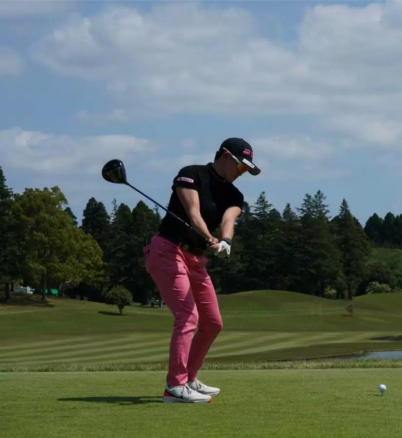 岩井明愛のドライバースイング