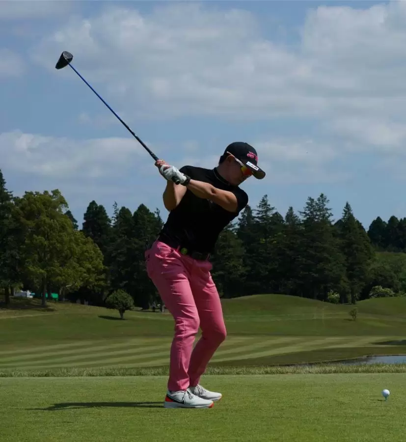 岩井明愛のドライバースイング