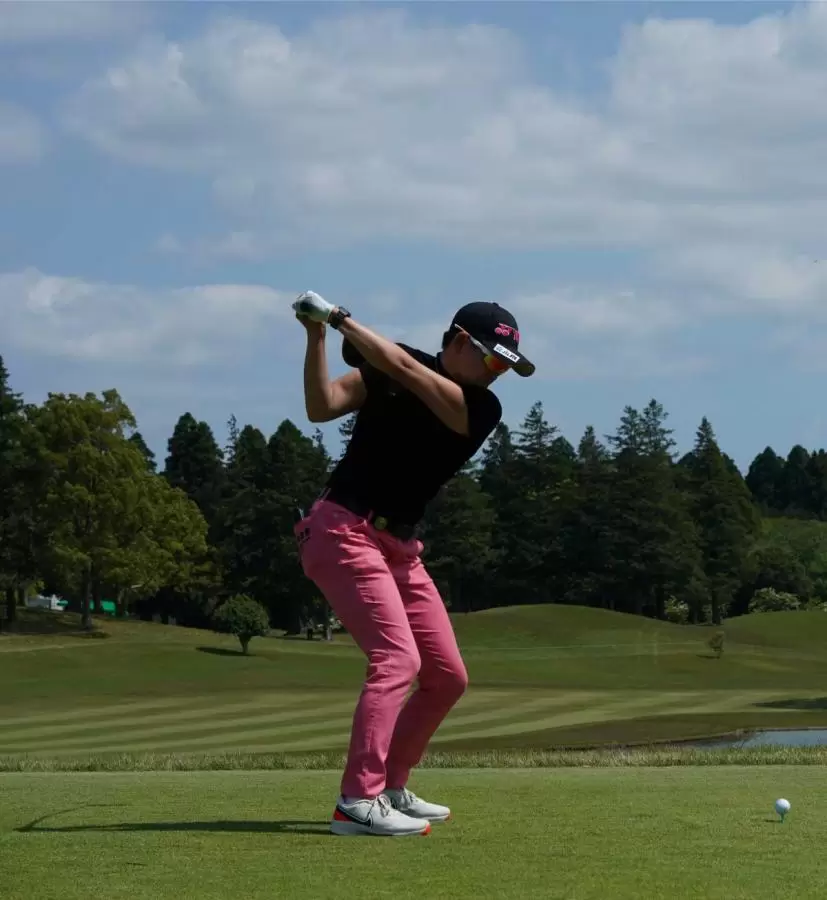 岩井明愛のドライバースイング