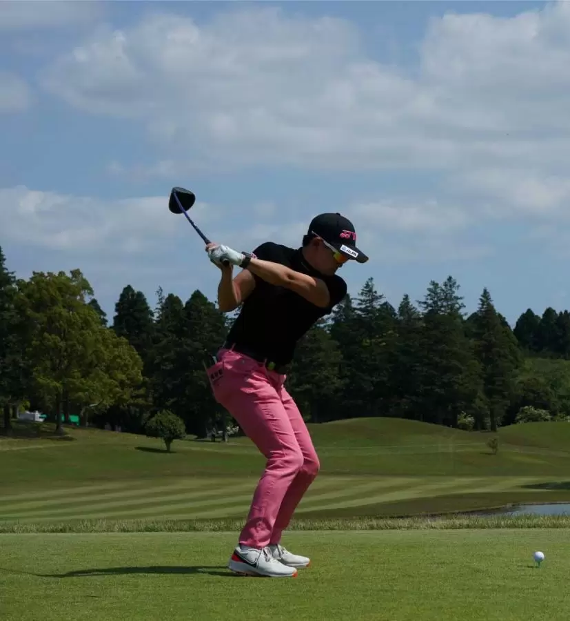 岩井明愛のドライバースイング