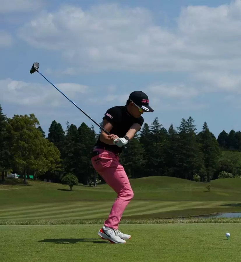 岩井明愛のドライバースイング