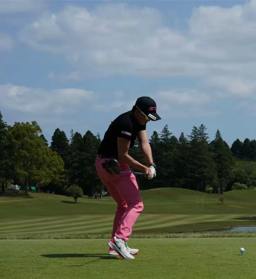 岩井明愛のドライバースイング