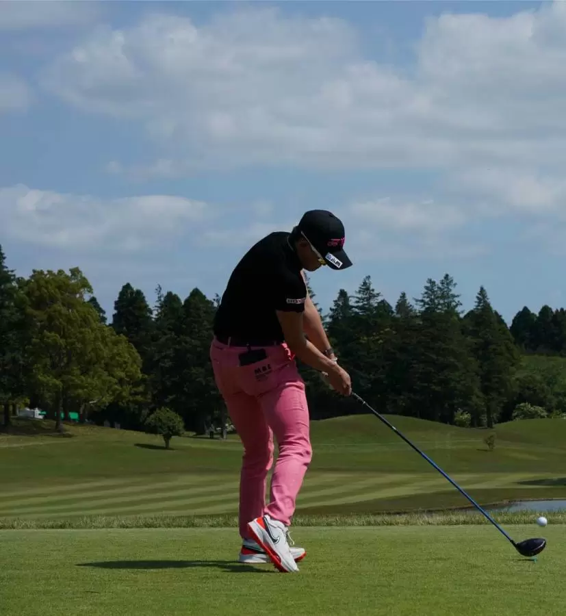 岩井明愛のドライバースイング