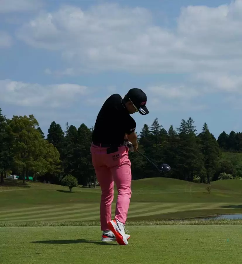 岩井明愛のドライバースイング