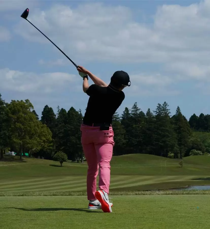 岩井明愛のドライバースイング