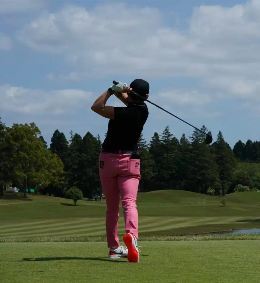 岩井明愛のドライバースイング