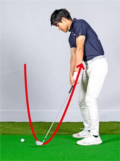 連続素振りはボールとカラダの適切な間隔も教えてくれるという効果がある。