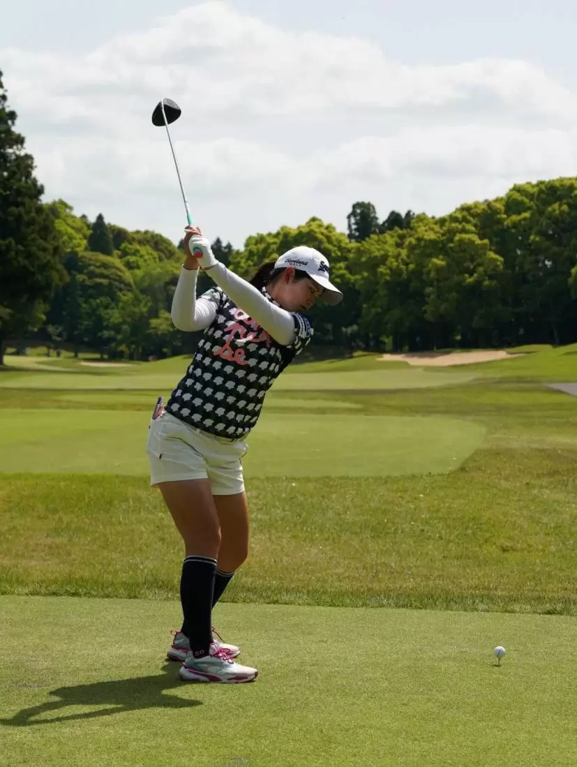 櫻井心那のドライバースイング