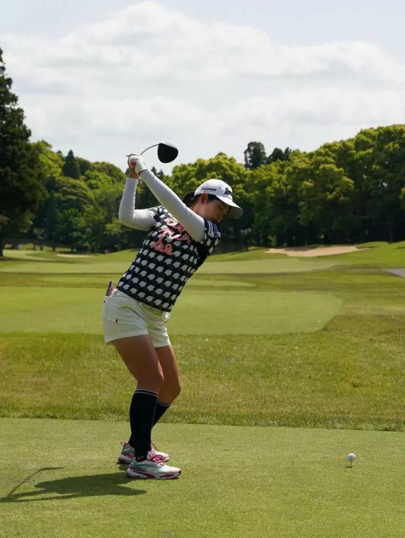 櫻井心那のドライバースイング