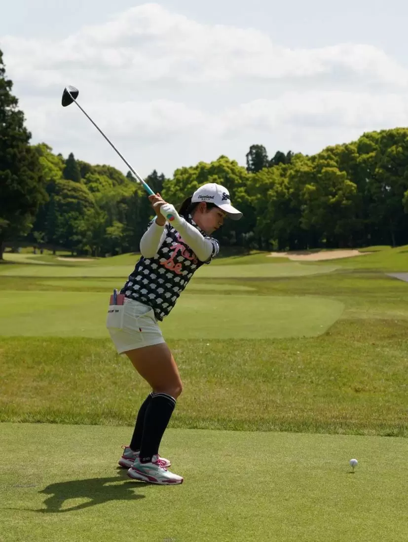 櫻井心那のドライバースイング