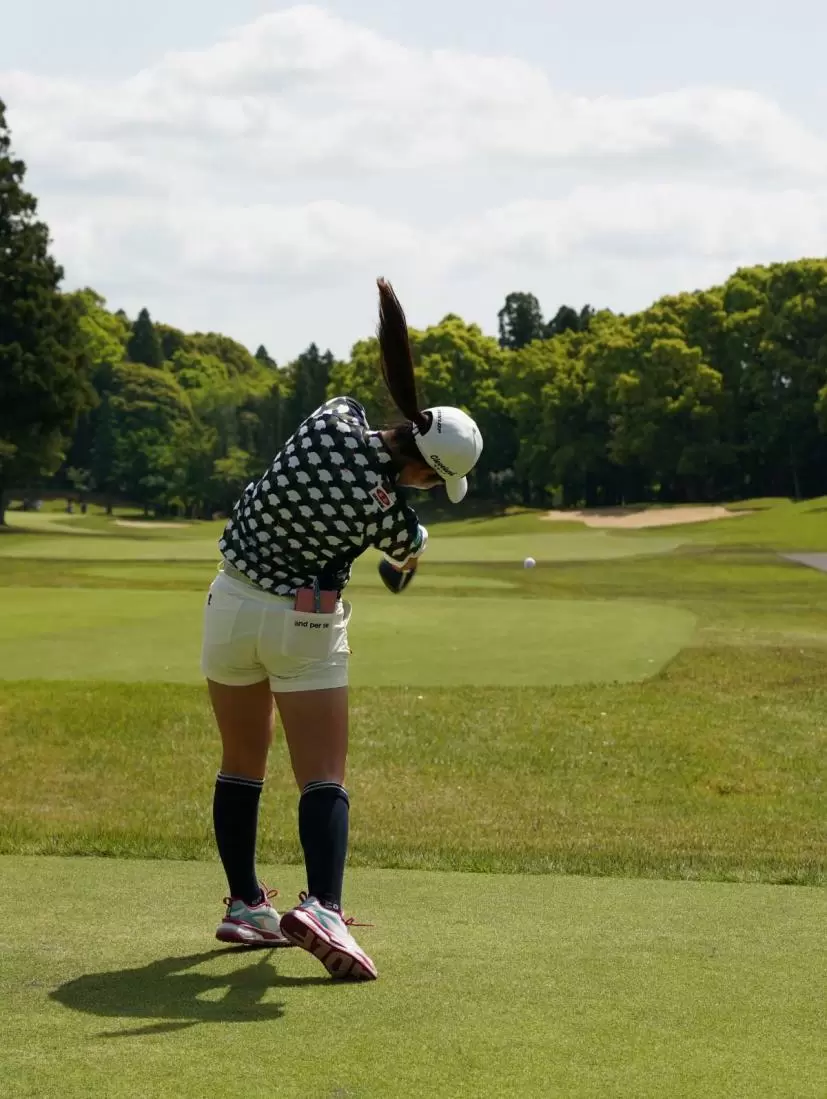 櫻井心那のドライバースイング