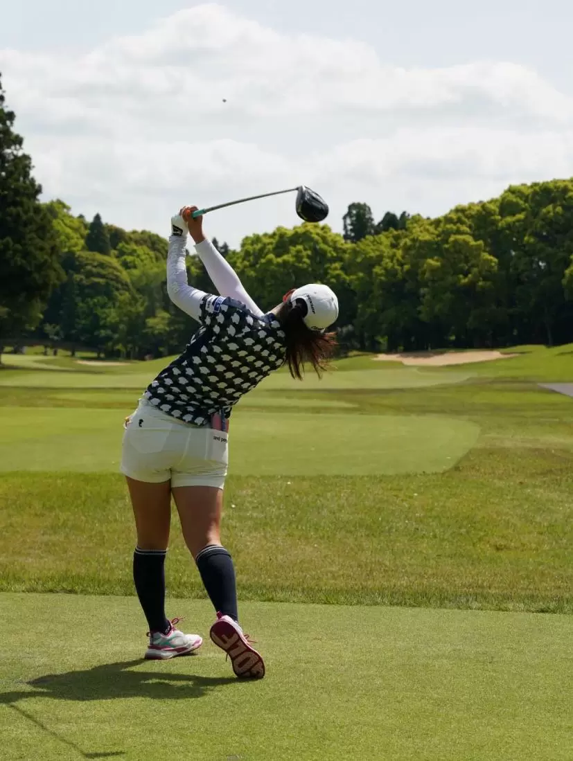 櫻井心那のドライバースイング