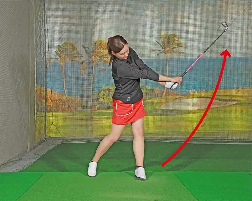 インパクト後はクラブヘッドが一気に加速し、クラブを気持ちよく振り抜ける。