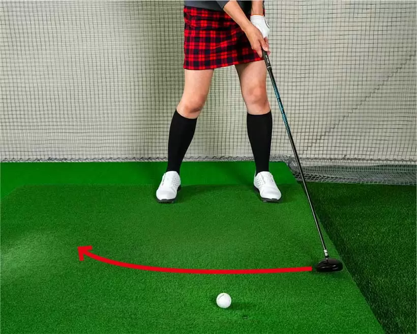 フォロースルーからスイングをスタートする素振りを2～3回繰り返すだけでOK。