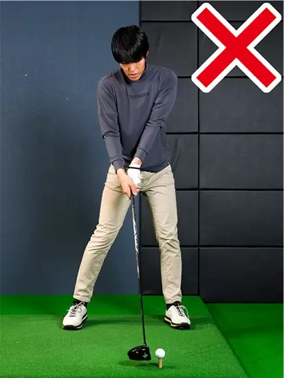 ボールに合わせるようなインパクトでは叩く動作ができない。これが癖になると上達が遅れる。