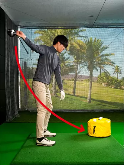 インパクトバッグを叩く練習で、しっかり叩けるポジションもつかめてくる。