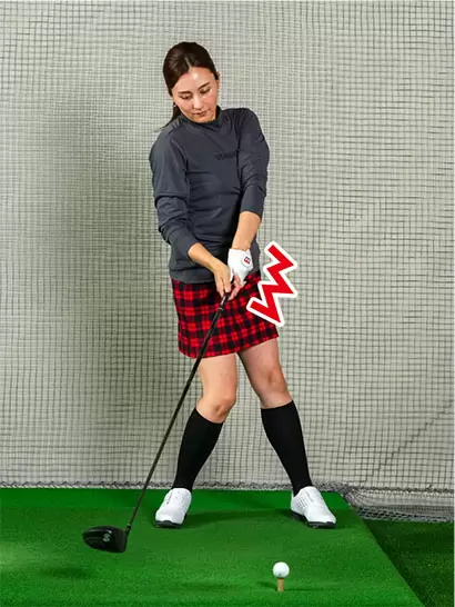 ボールにちゃんと当てたい意識の強い人は両手に力が入りやすいので注意。