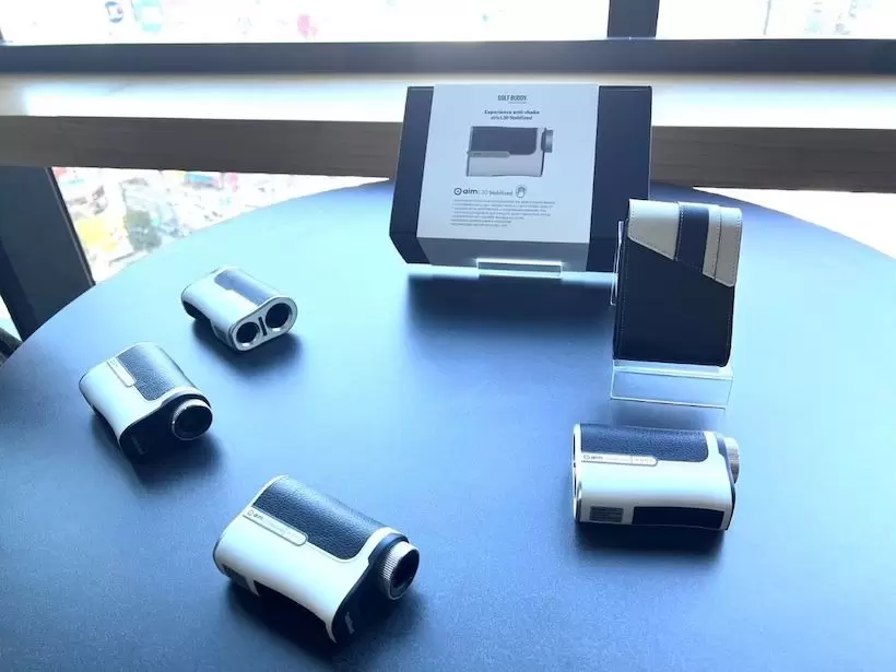 同時に発表された「GOLFBUDDY aim L30」は手ブレ補正機能を搭載した最高級モデル。