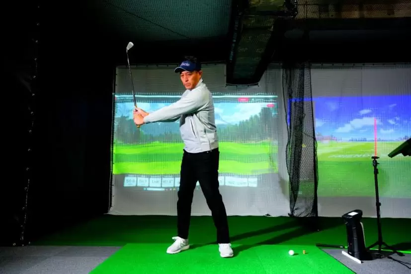 テークバックしてコックを入れて「90度」、ここが小さなトップ。