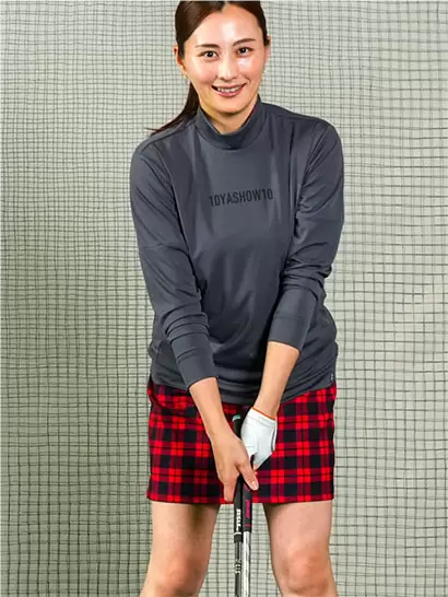 両手はバット握りなど、自分でクラブを持ちやすい握り方でOK。