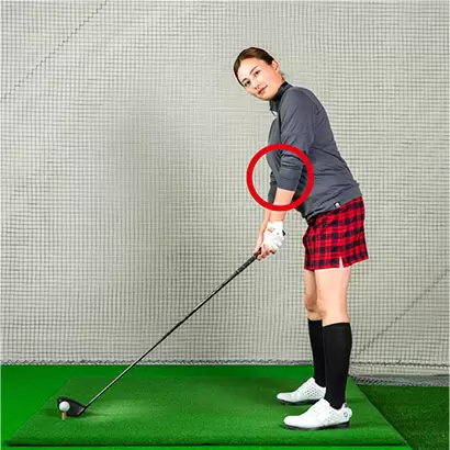 両ヒジのラインがスクエアなら肩をはじめ腰やスタンスもスクエアにセットしやすい。