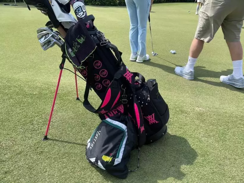 女子プロ,キャディバッグ