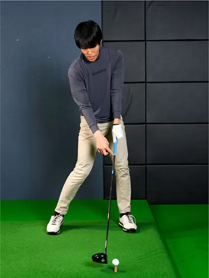 インパクトでパワーを出そうとしてもグリップの先までしかパワーが働かない。