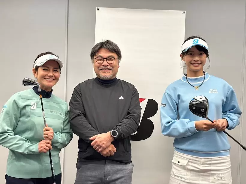 宮里藍プロと川﨑志穂に挟まれて照れつつもうれしいおじさん。