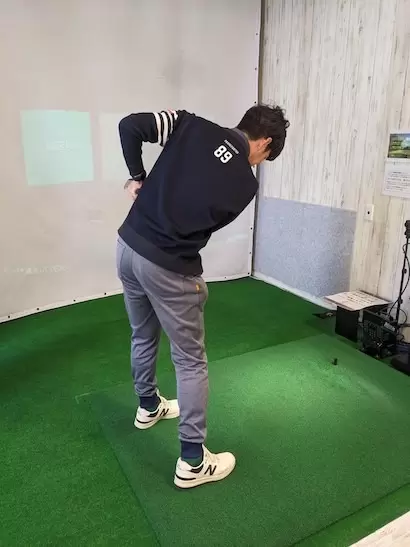 左ヒジ引いてる