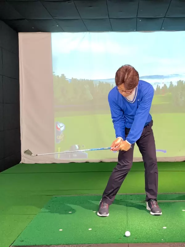 右手首の角度を維持しましょう