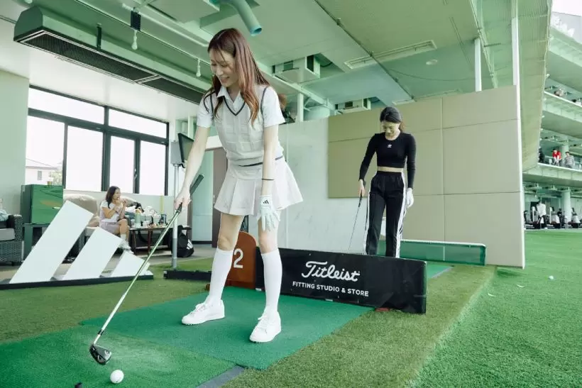 ゴルフ女子,アディダスゴルフ,打ちっぱなし,練習