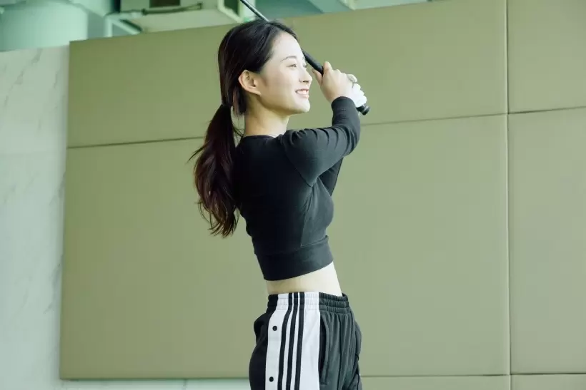 ゴルフ女子,アディダスゴルフ,打ちっぱなし,練習