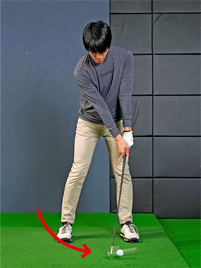 ワッグルだけで打つと手元が先行し、キレイなハンドファーストのインパクトが自然に作られる。