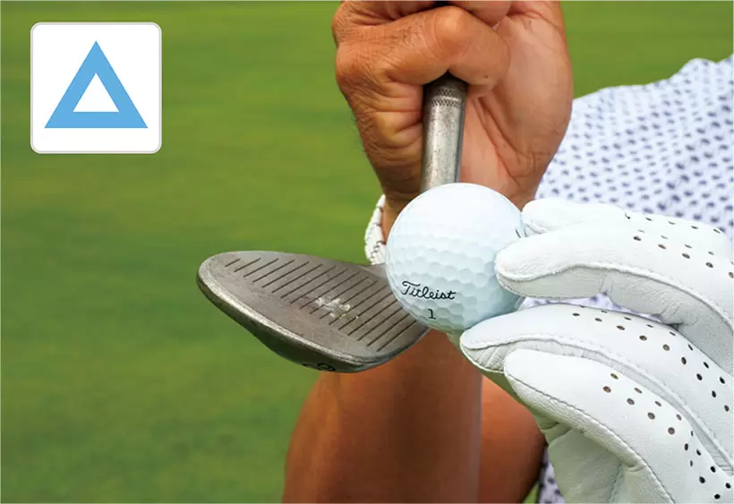 ロフト角が寝ている（多い）クラブほど、ボールに当たる面積が狭くなり、コンタクトが難しい。SWでのアプローチで大きなミスが出るのはそのため。