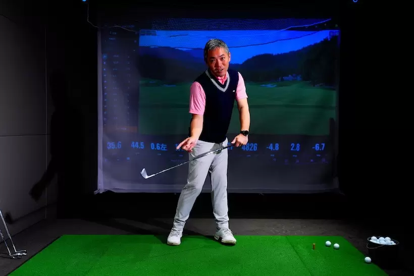 クラブは遅れてくるので、体に対しては常に振り遅れる関係になる