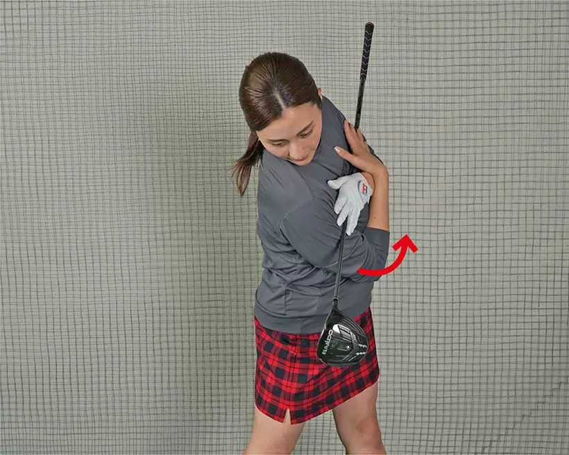 前傾角度が最後までキープ。カラダを傾けても軸回転のイメージは一緒だ。