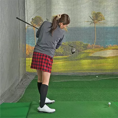 フォロースルーへと向かうときは右肩が少し下がりながら回転する感覚となる。