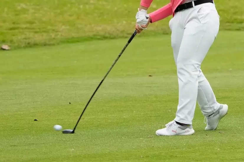 フェアウェイ,ツマ先下り