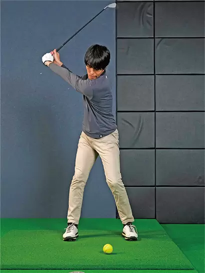 今度は野球のボール大の柔らかいボールを打ってみよう。