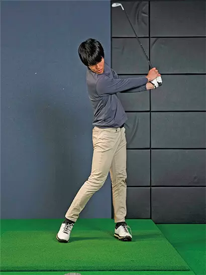 ボールに対してしっかり出力できればキレイなスイングで振り抜ける。