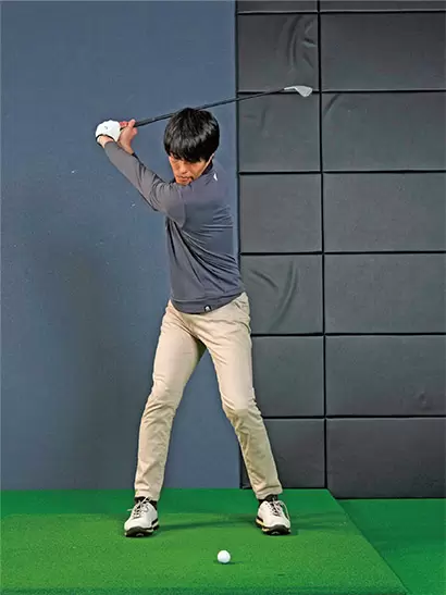 最後にゴルフボール。うまく打てないのを嫌がって「きちんと当てよう」と思うのはNG。