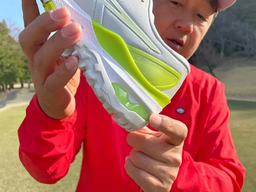 疲れにくいゴルフシューズは“カカト”がしっかりしている