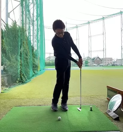 グリップ（手）がカラダの種面から外れるとミスを招きやすくなる。