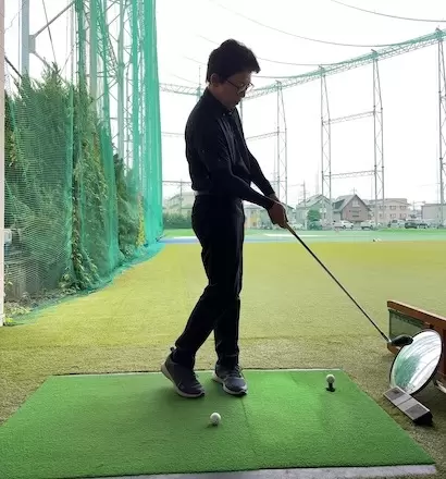 フィニッシュで胸とお腹がターゲット方向を向くようにカラダを回転させる。